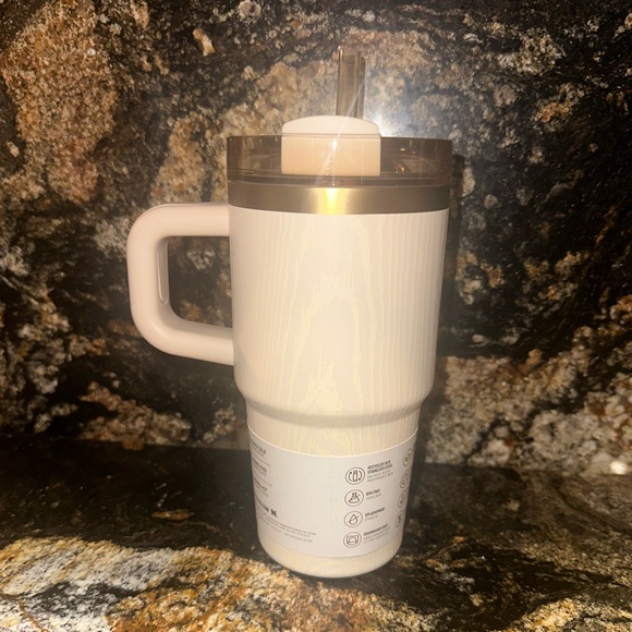 Stanley 20oz Quencher H2.0 FlowState Tumbler with Handle. BIRCH WOODGRAIN - Picture 3 of 6